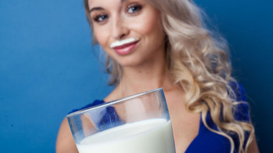 Šíriaci sa hoax: pijeme prebaľované desaťročné mlieko