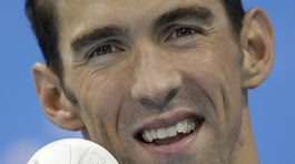 Phelpsovi bolo na striebornej pozícii tesno. Zlato mu vyfúkol Singapurčan