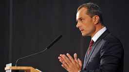 Procházka sa vzdal mandátu poslanca, vracia sa k právnej praxi