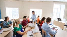 Na maturitu dohliadne viac učiteľov