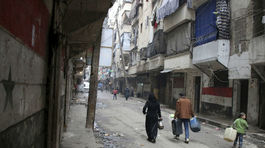 Sýrska vláda otvorila koridor pre odchod ľudí z Aleppa