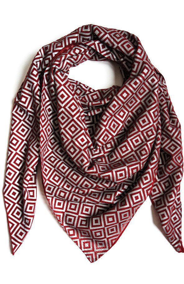 Šatka Ishu stojí 339 eur.