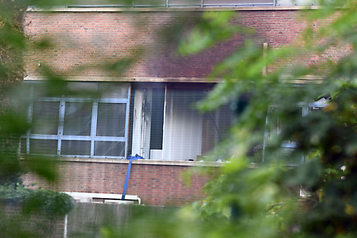 Škody na budove laboratórií po výbuchu bomby v...