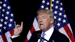 Trump v televíznej šou súhlasil, aby mu moderátor postrapatil účes