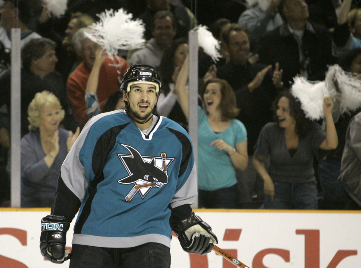 Jonathan Cheechoo, hviezda San Jose Sharks.