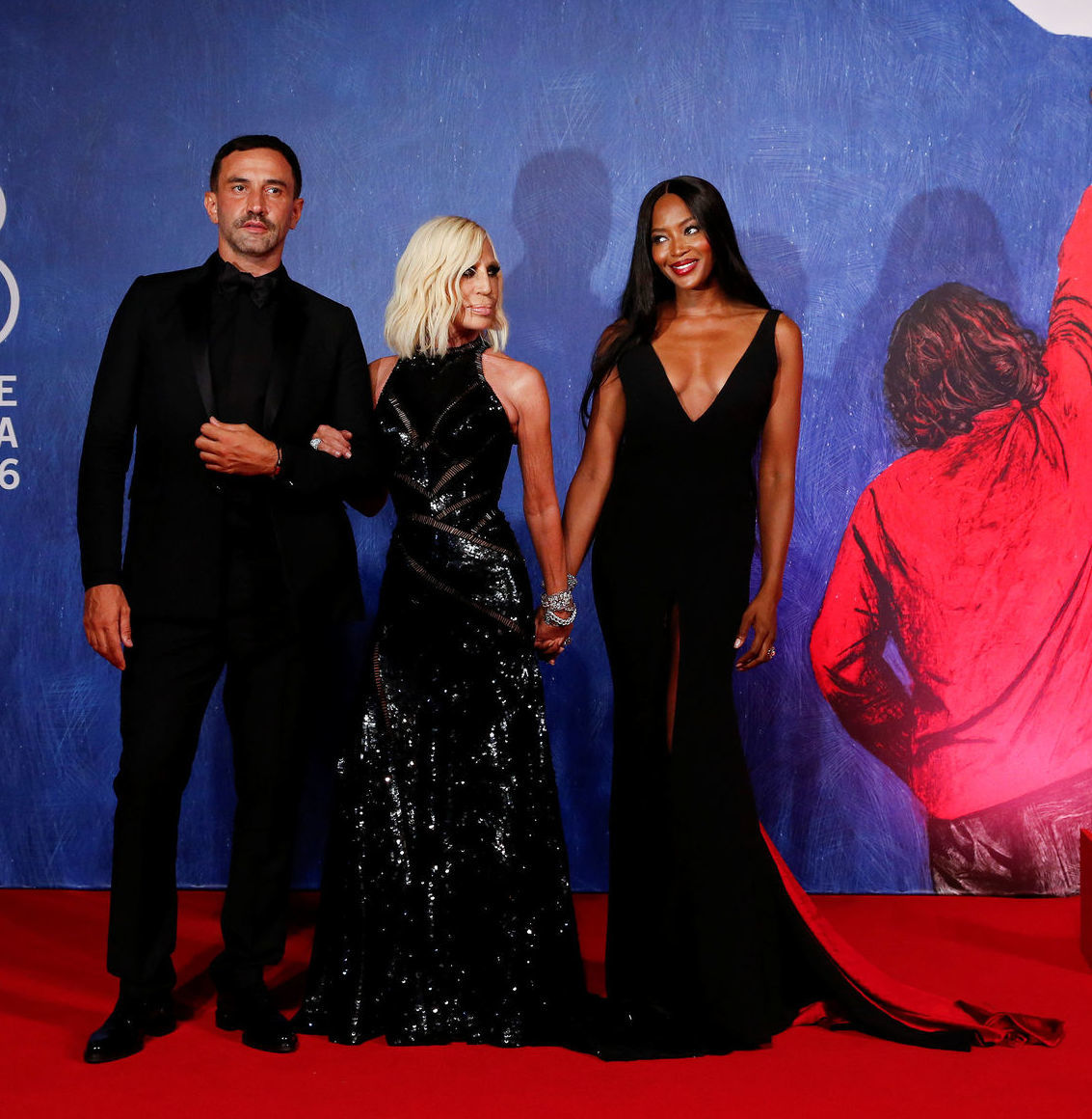 Dizajnéri Riccardo Tisci a Donatella Versace (v...