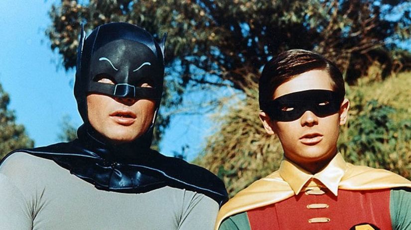 Adam West a Burt Ward ako Batman a Robin vo...