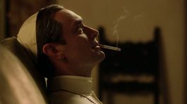 Sorrentinov Mladý pápež bude seriálovou chuťovkou