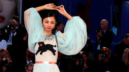 Herečka Hikari Mitsushima v kreácii Gucci...