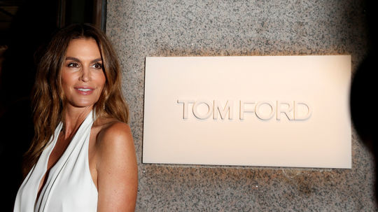 Cindy Crawford prichádza na prehliadku Toma...