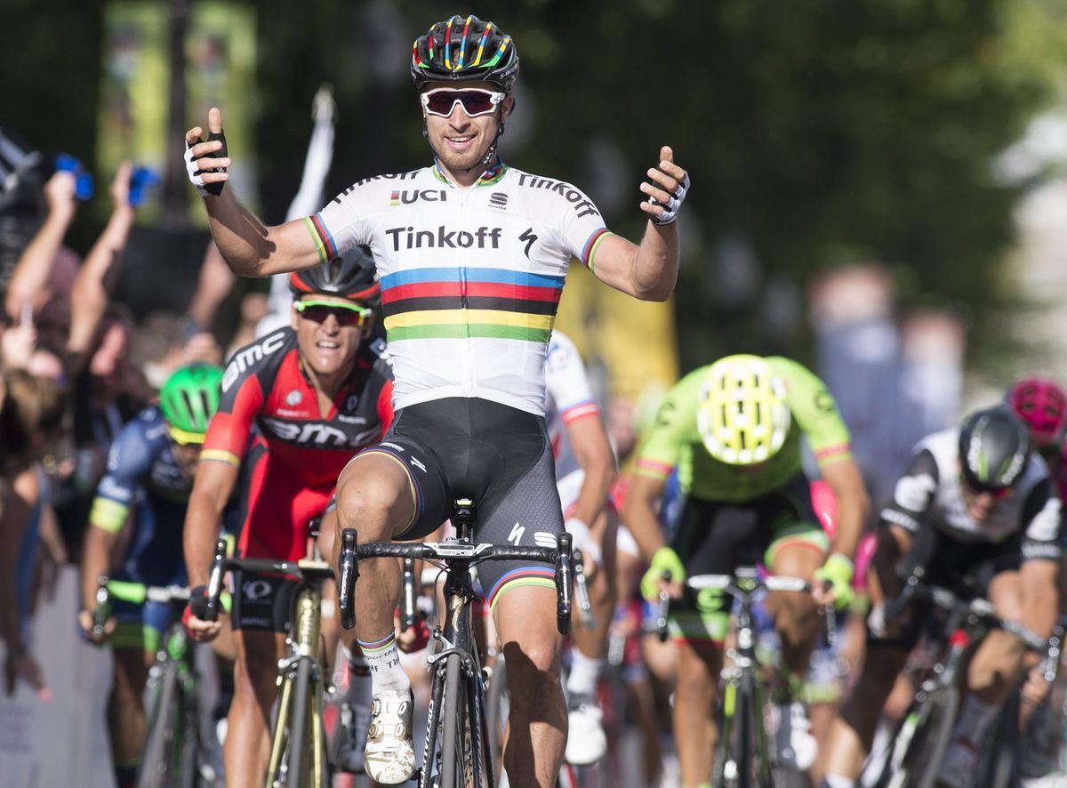 Peter Sagan a jeho víťazné gesto v cieli.