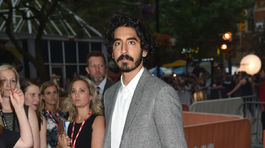 Herec indického pôvodu Dev Patel.