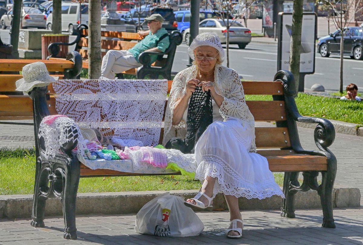 háčkovanie, žena, lavička, Kyjev