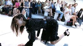 Na štyroch! Modelka roka zažila poriadny trapas. Zakopla a potom...