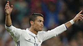 Päť - päť! Zlatá lopta zostáva u Ronalda. Vyrovnal sa fenomenálnemu Messimu