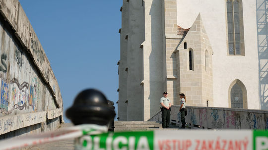 Bezpečnostné opatrenia v centre Bratislavy.