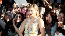 Beckhamova bývalka žiari: Úsmevy s fanúšikmi a zvodný vzhľad divy!