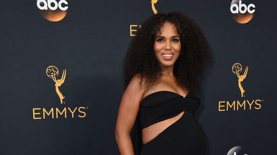 Tehotná herečka Kerry Washington v šatách od...