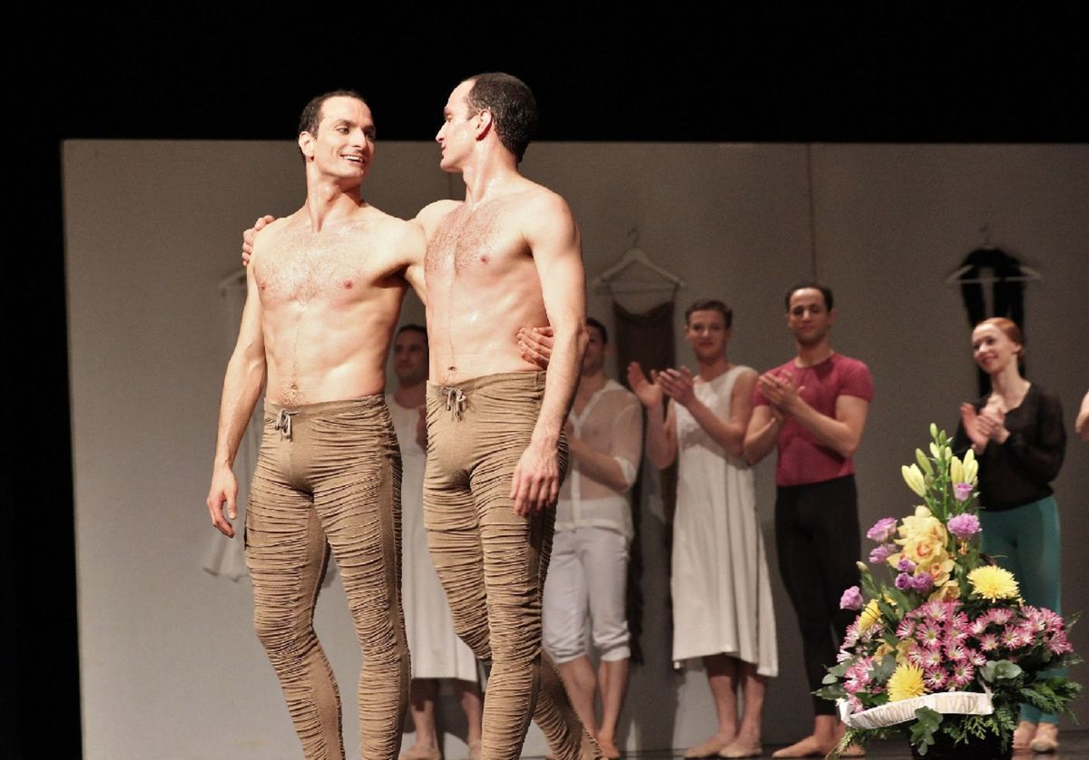 Tanečníci Otto a Jiří Bubeníčkovci - navonok...