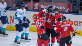 Prehra Európu stmelí, Kanadu ťahá Crosbyho útok