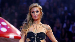 Paris Hilton bola hviezdou móla, potom nohy hore a na kolotoč!