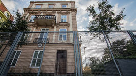 Poslanci navrhnú odstrániť plot spred ambasády USA v Bratislave