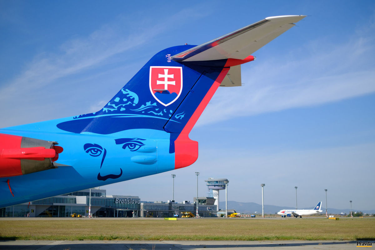 Fokker-100 s podobizňou Milana Rastislava...