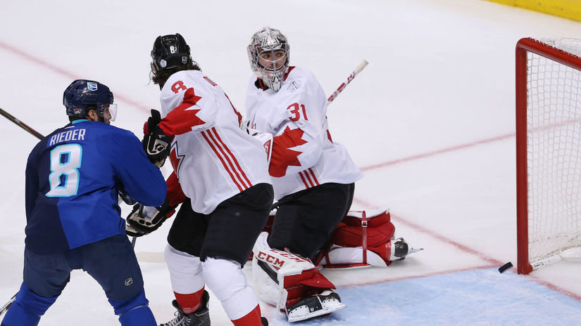 Strela Zdena Cháru končí za chrbtom Careyho...