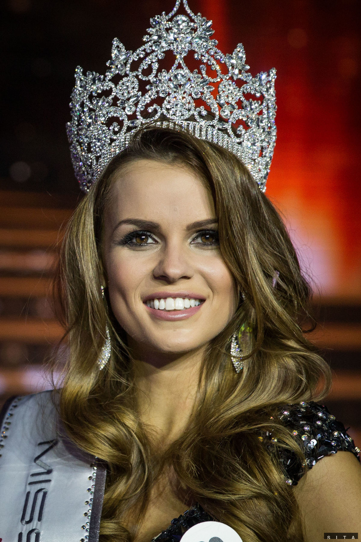 Slovensko má novú Miss Universe, je ňou tmavovláska z Bratislavy Miss