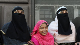 Český súd zamietol žalobu študentky pre nosenie hidžábu v škole