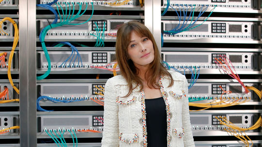 Carla Bruni-Sarkozy predviedla fotografom svoje...