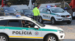 Pre brutalitu hrozí trom policajtom väzenie