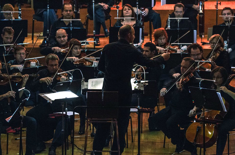 Anton Popovič diriguje aj výchovný koncert s...