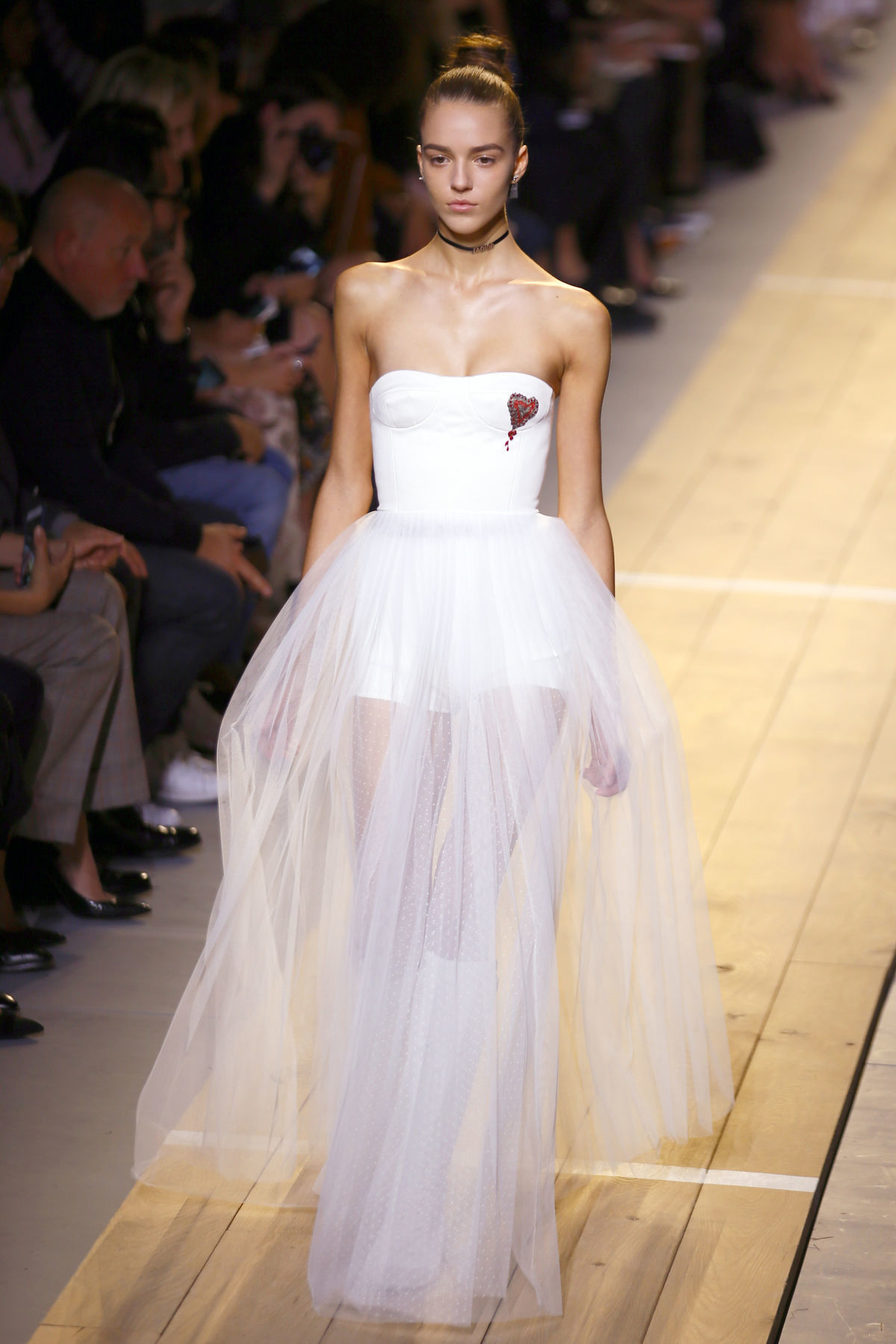 Modelka v kreácii Christian Dior - kolekcia jar...