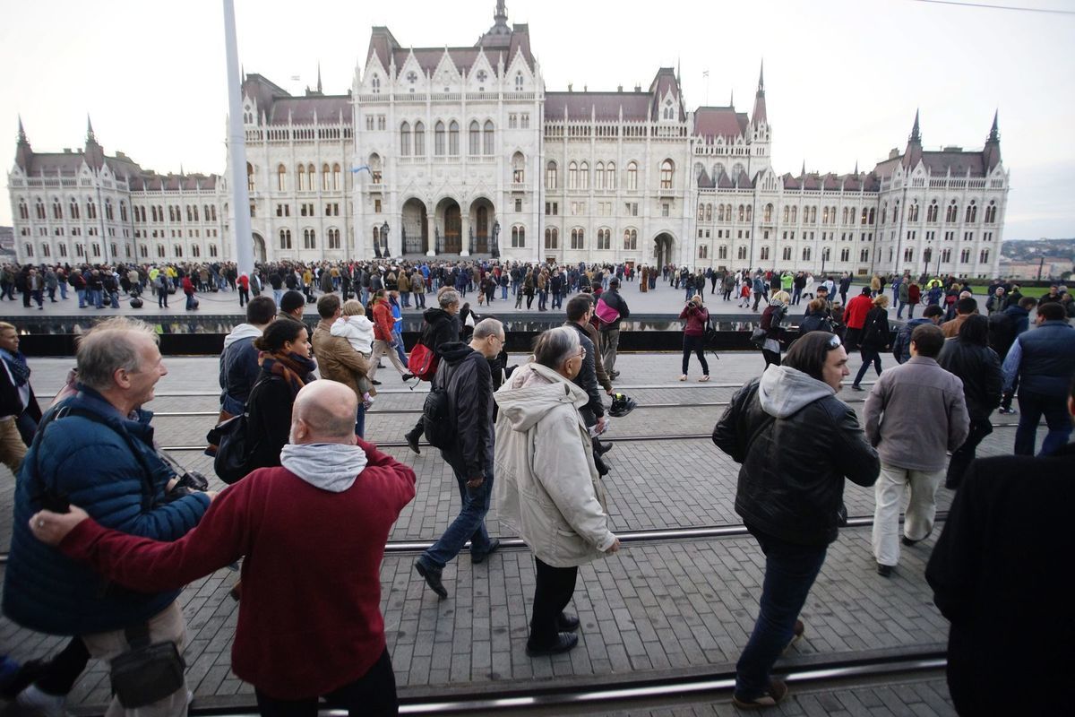 Budapešť, Maďarsko, parlament, demonštrácia, Népszabadság