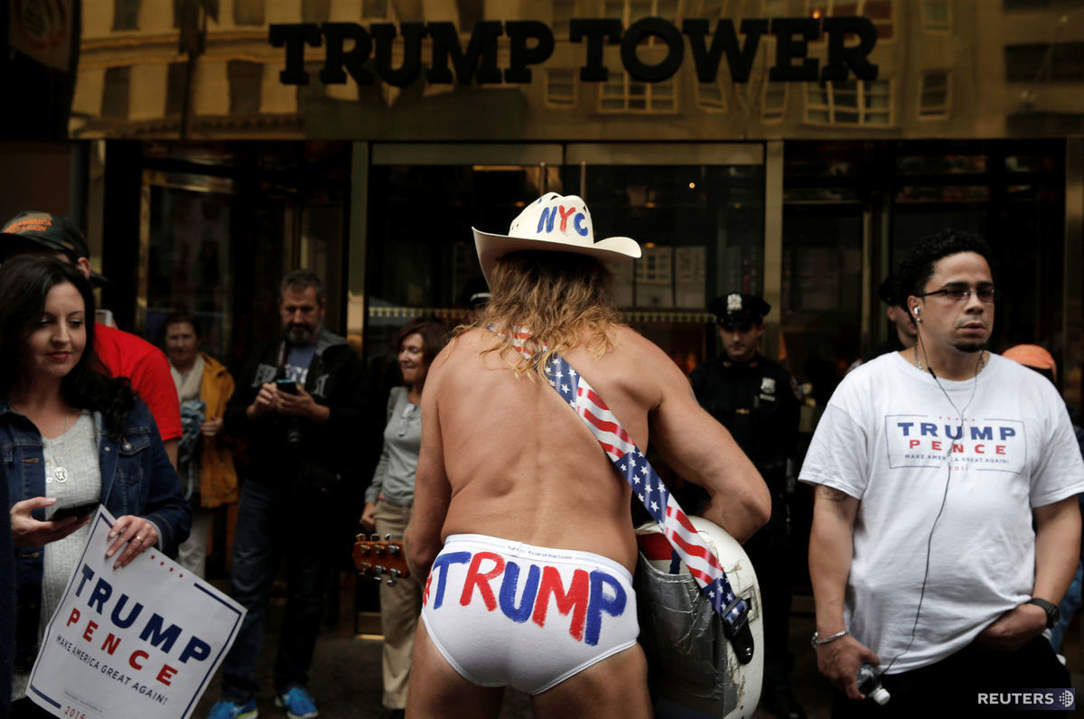 USA, Donald Trump, voľby, nabávač, nahý kovboj,