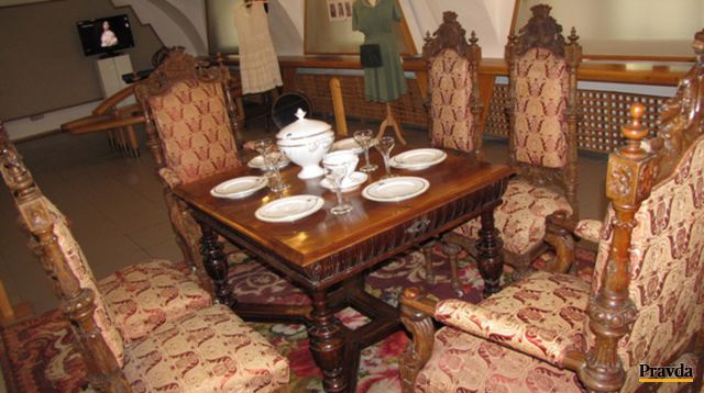 Výstava predstavuje aj pôvodné zariadenia domu...