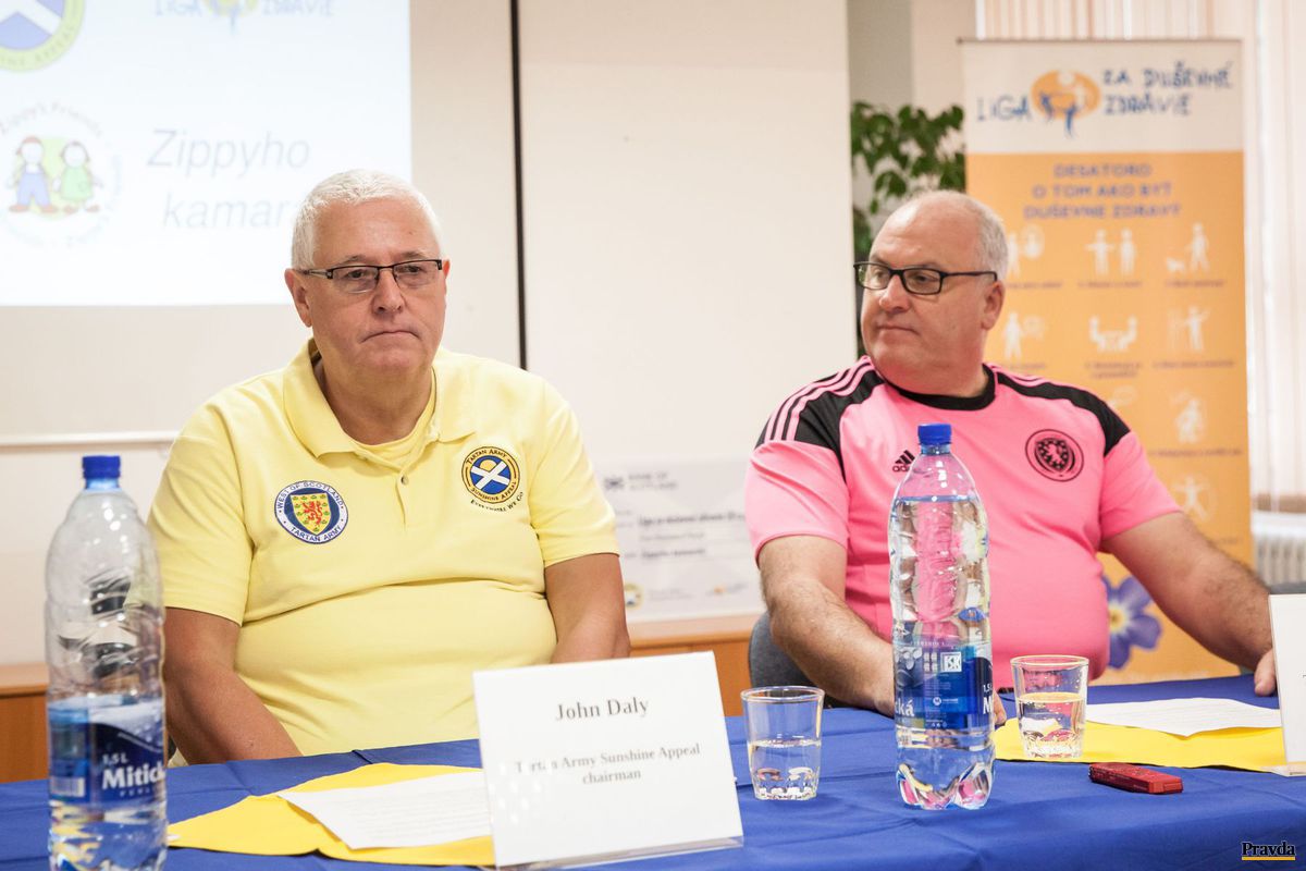 Riaditeľ charitatívnej organizácie Tartan Army...