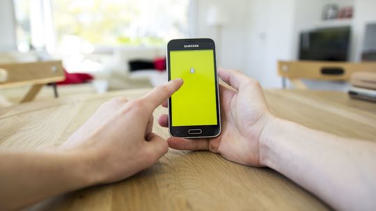 Muž cez Snapchat sexuálne zneužíval stovky detí, čelí masívnej obžalobe. Polícia na to prišla náhodou
