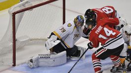 Pánik zažiaril prvým hetrikom v NHL, Chára sa pobil