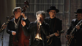 Švédska akadémia sa márne pokúša zohnať Boba Dylana