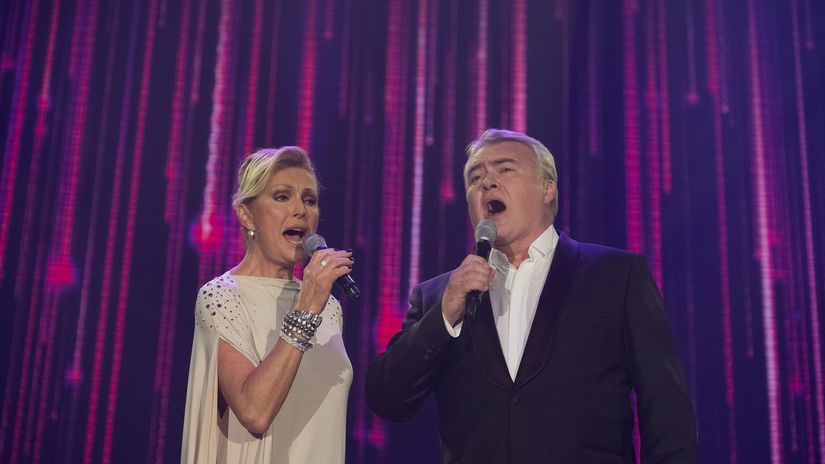 Helena Vondráčková a Miroslav Dvorský spievajú...