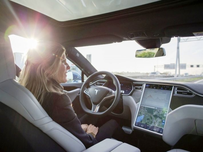 Tesla už dávno účtuje zákazníkom poplatky za...