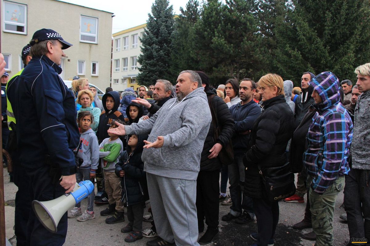 Obyvatelia z bytovky si vypočuli, akú pomoc im...
