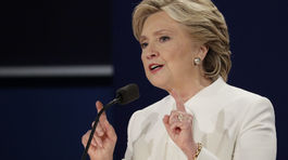 WikiLeaks: Clintonová vopred poznala otázky v debatách so Sandersom