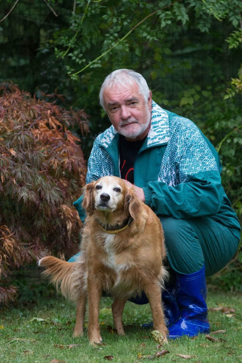 Marián Chudovský so svojim vlčiakom Rockym.