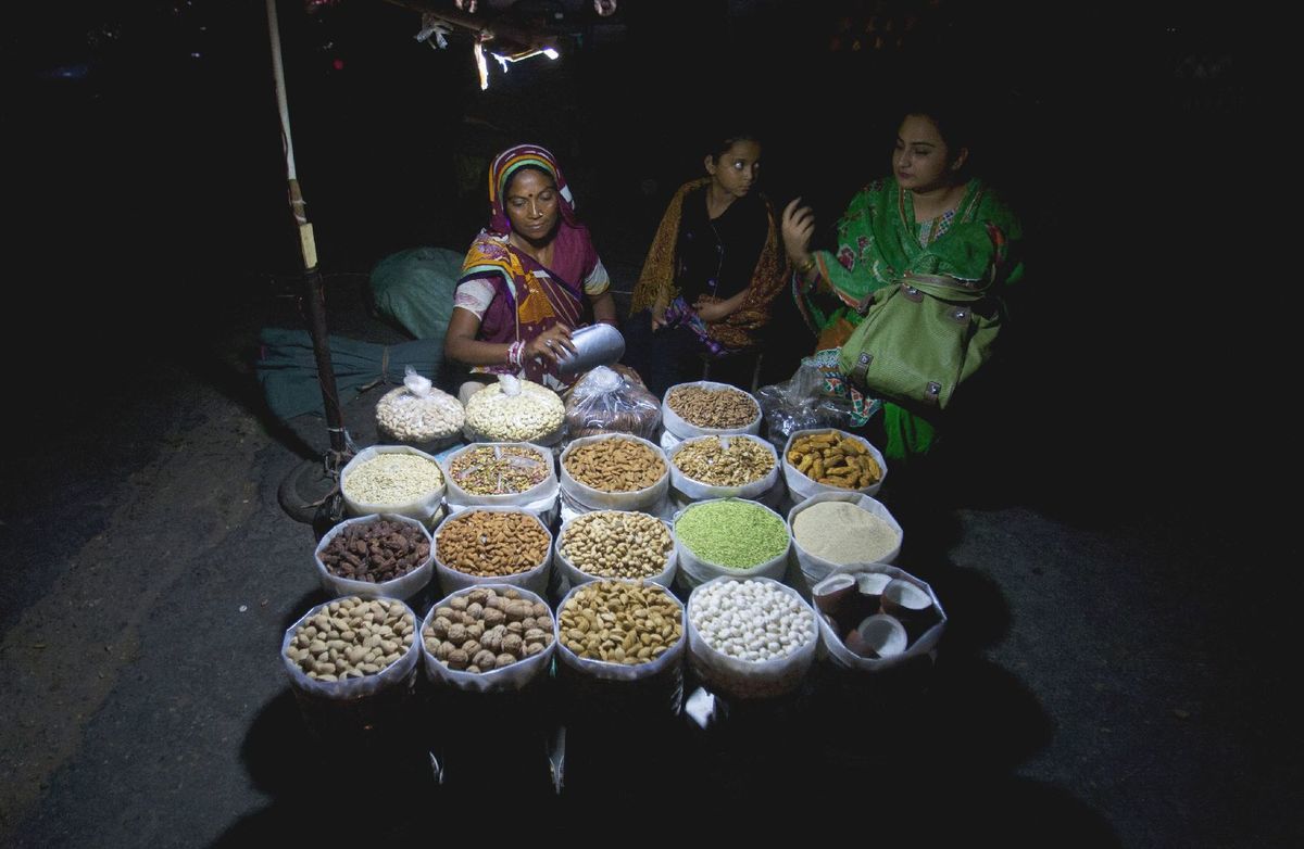 Pakistan, sušené ovocie, trh, predaj, Karáčí