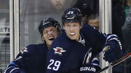 Winnipeg otočil proti Torontu z 0:4 na 5:4, Laine zažiaril hetrikom