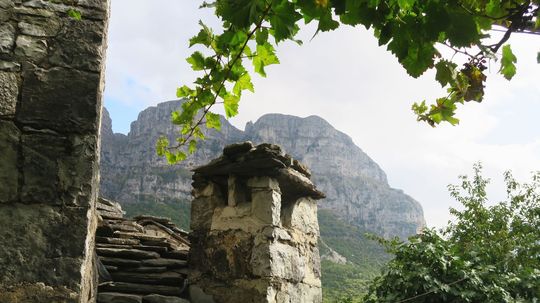 Skalné príbytky začali budovať v sedemnástom...