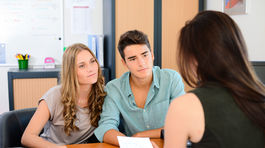 Čoraz viac Slovákov si spája úvery